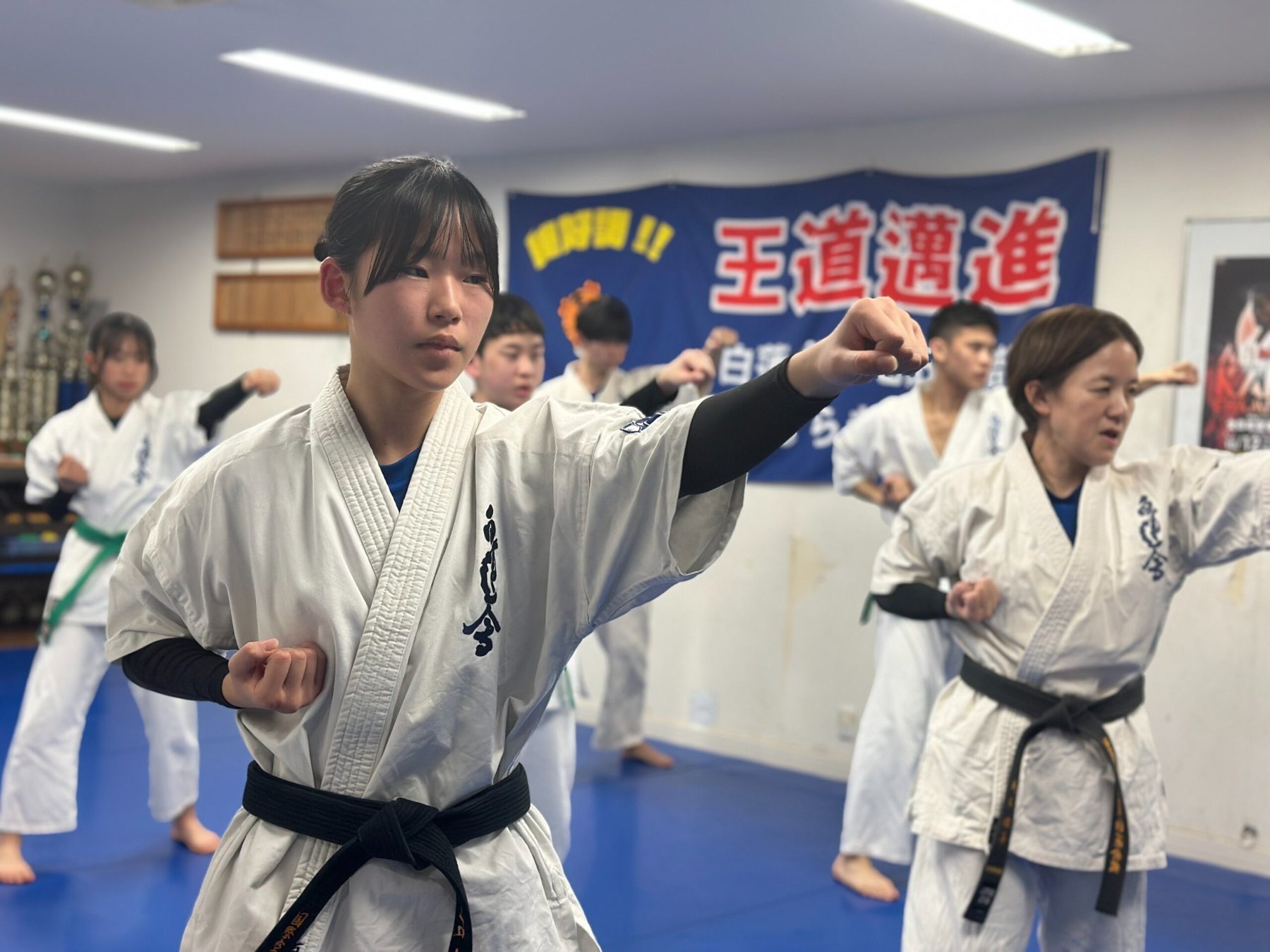 選手志向の生徒が基本稽古に取り組む様子